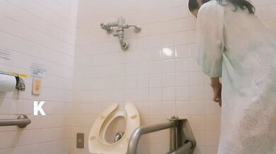 [Multi-purpose toilet] Dildo masturbation in a multi-purpose toilet where I got nervous for the firs