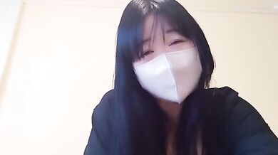A perverted mature woman who masturbates her clitoris from the morning