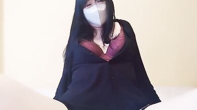 A perverted mature woman who masturbates her clitoris from the morning