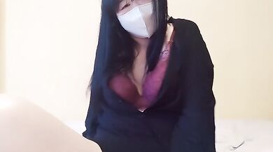 A perverted mature woman who masturbates her clitoris from the morning