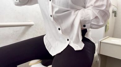 Hentai Busty Japanese MILF!！I masturbated in the restroom from noon...(^^