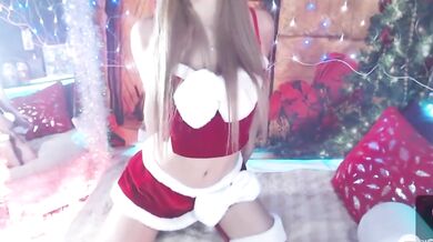 【サンタコスプレ①ライブチャット　配信動画】クッション騎乗位→四つん這いの姿勢で電マの罰ゲーム※チップ音に注意サンタ　サンタコス