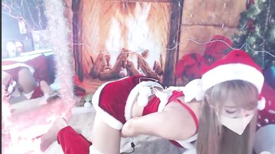 【サンタコスプレ①ライブチャット　配信動画】クッション騎乗位→四つん這いの姿勢で電マの罰ゲーム※チップ音に注意サンタ　サンタコス