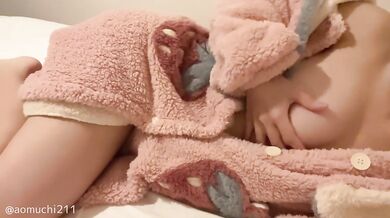 Vibe masturbation in no bra no panties Mokomoko room wear (amateur individual shooting / nipple / big / big ass / sucking / beauty / cute / Japan OL / smartphone / selfie