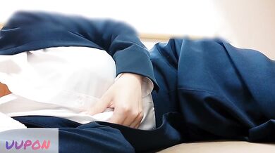 A perverted office lady masturbates while wearing a suit on the way home from work! When I touch my