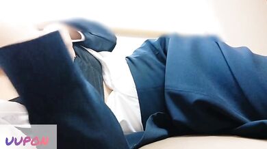 A perverted office lady masturbates while wearing a suit on the way home from work! When I touch my
