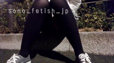 【おもらし】真冬にお外でおもらしするまで我慢しちゃいました、、、　Japanese Girl Peeing Uncensored　素人 個人撮影
