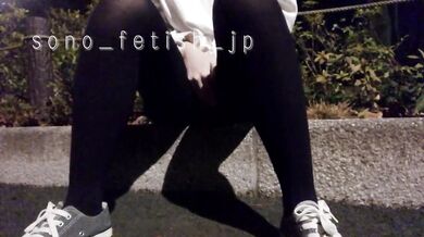【おもらし】真冬にお外でおもらしするまで我慢しちゃいました、、、　Japanese Girl Peeing Uncensored　素人 個人撮影