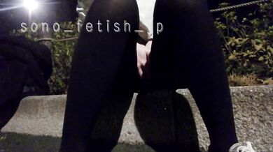 【おもらし】真冬にお外でおもらしするまで我慢しちゃいました、、、　Japanese Girl Peeing Uncensored　素人 個人撮影
