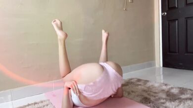 I did yoga and my pussy got wet, I had to cum right on the yoga mat