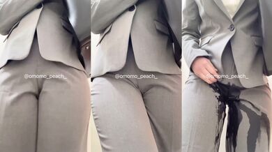 【グレーのパンツスーツでトイレ順番待ち中おもらし】#omorashi #peeaccident #desperation wetting #pee desperation