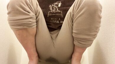 The girl desperate to pee with no hands.