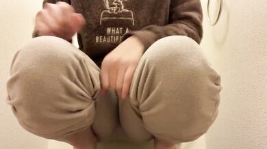 The girl desperate to pee with no hands.