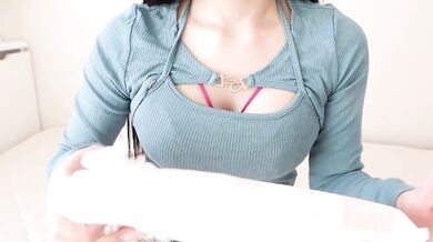 ついに顔出し！？ 電マでイキ狂う女子