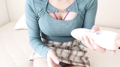 ついに顔出し！？ 電マでイキ狂う女子