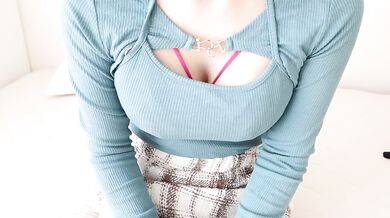 ついに顔出し！？ 電マでイキ狂う女子