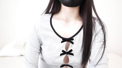 ありえない物でオナニーする女...当てれる？