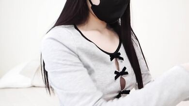 ありえない物でオナニーする女...当てれる？