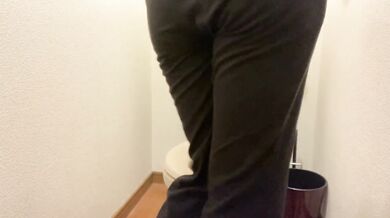 I peeed so I felt comfortable and wanted masturbate