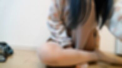 [Knee high cosplay] De M beautiful girl wears white knee highs and masturbates while making a video call