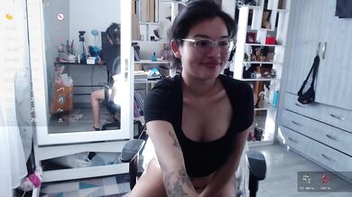 Meet Me Live on Stripchat: Yourlittlefantasy - Your Fantasy Goes Live
