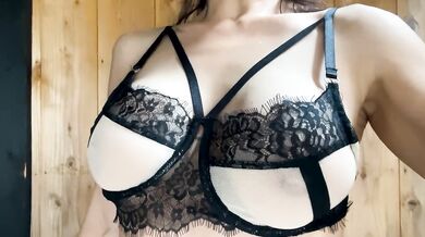 Mixed bathing hot spring and transparent lingerie, it feels a little naughty