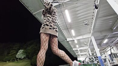 [GOLF] Exposed with fishnet tights [Anal plug]