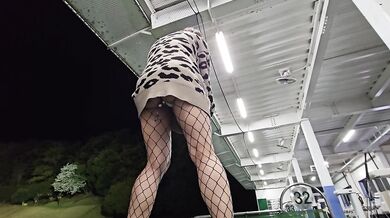 [GOLF] Exposed with fishnet tights [Anal plug]
