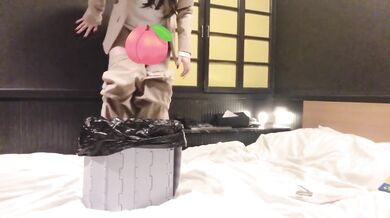 【中文字幕】尿尿 | 女性用灾害专用洗手间后的结果 | 日本女性,用振动器喷水自慰。未经审查的. 潮喷自慰舒服到极致...