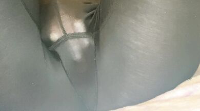 【個人撮影・素人】ノーパンスケスケレギンス即イキリアルオナニー