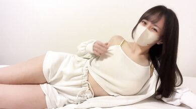 [Japanese amateur girl] Lift one leg and insert dildoの (big tits/asian