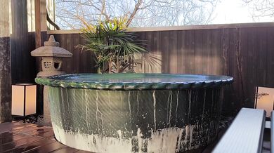 Hot spring open air bath(Japanese beauty girl bathing)