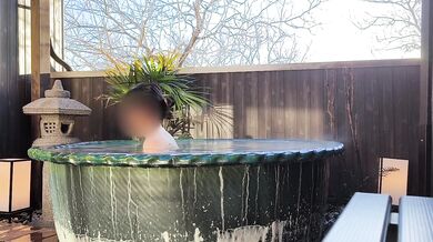 Hot spring open air bath(Japanese beauty girl bathing)