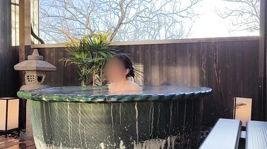 Hot spring open air bath(Japanese beauty girl bathing)