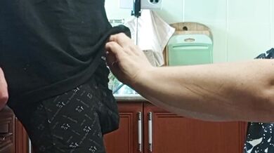 after a deep blowjob, the stepmom spat out the sperm