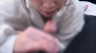 A perverted girl who loves feeling a penis grow bigger in her mouth