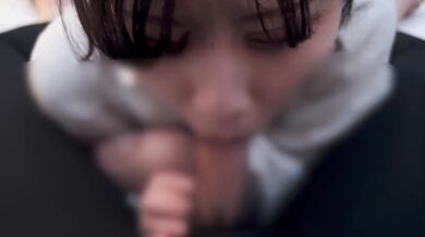 A perverted girl who loves feeling a penis grow bigger in her mouth