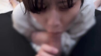 A perverted girl who loves feeling a penis grow bigger in her mouth
