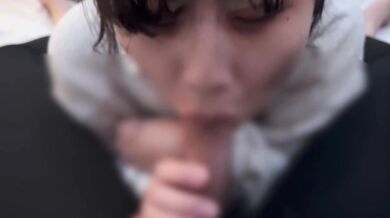 A perverted girl who loves feeling a penis grow bigger in her mouth
