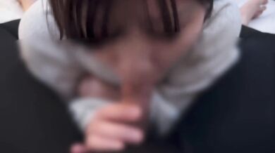 A perverted girl who loves feeling a penis grow bigger in her mouth