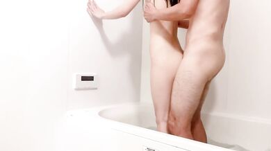 Flirting with a cute college girl in the bath/ Male squirting