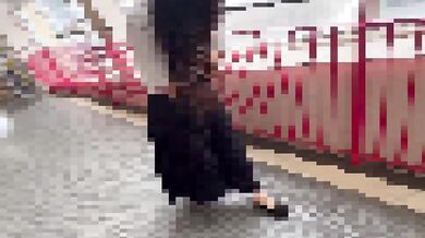 【個人撮影/野外アクメ】朝からクリ吸引機仕込んでお買い物！我慢出来ずバレバレのアクメを繰り返す不倫妻