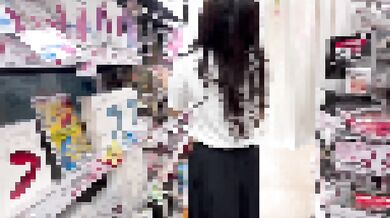 【個人撮影/野外アクメ】朝からクリ吸引機仕込んでお買い物！我慢出来ずバレバレのアクメを繰り返す不倫妻