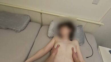 스포츠 소녀의 질은 단단하고 근육질입니다.
