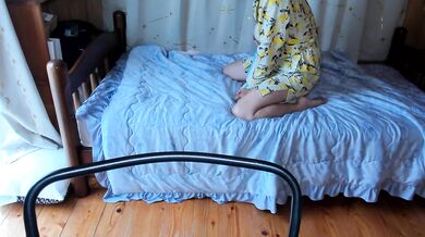 "Oh...! Yay..." A busty Japanese woman who loves masturbation by rubbing her clitoris.