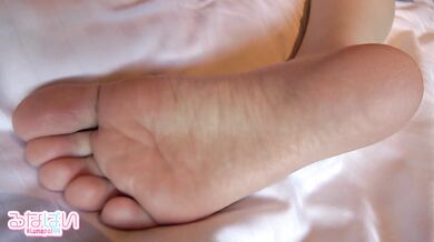 Foot fetish, thorough observation of the soles of the feet