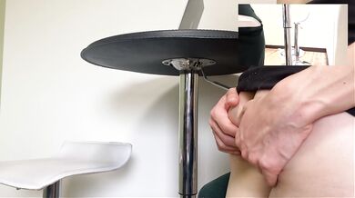 【パンチラ】見てたら襲われて、そのままやっちゃう巨根