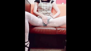 ヒトカラでヒトエチオナニーカラオケで露出してマンコの中に生中出しされるのを妄想しながらクリを弄って逝く