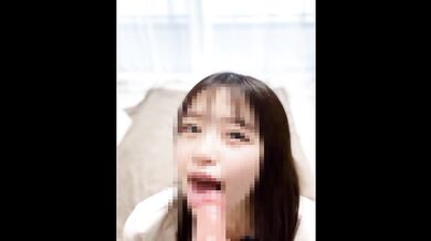 [Amateur blowjob] A female college student gal practices blowjob alone in her room