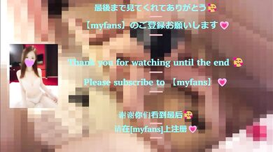 A big ass metamorphosis M woman who is fingered while standing and makes her crotch squishy